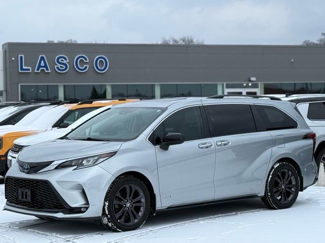 Used 2021 Toyota Sienna XSE image 1