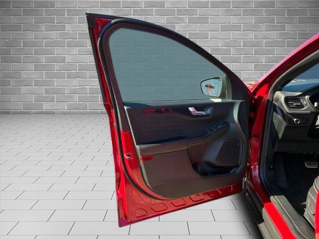 Certified 2023 Ford Escape ST-Line w/ Tech Pack #1 AWD/4WD image 14