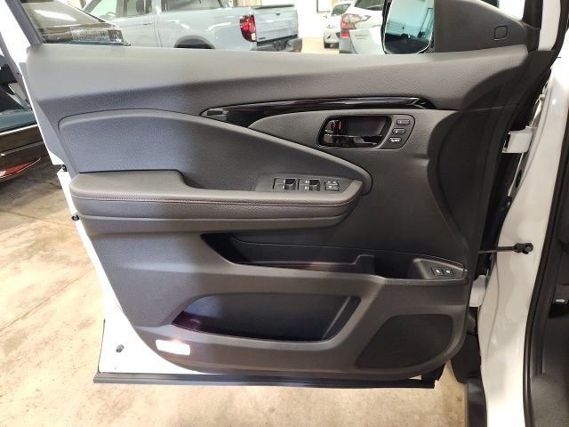 Certified 2025 Honda Passport Black Edition image 22