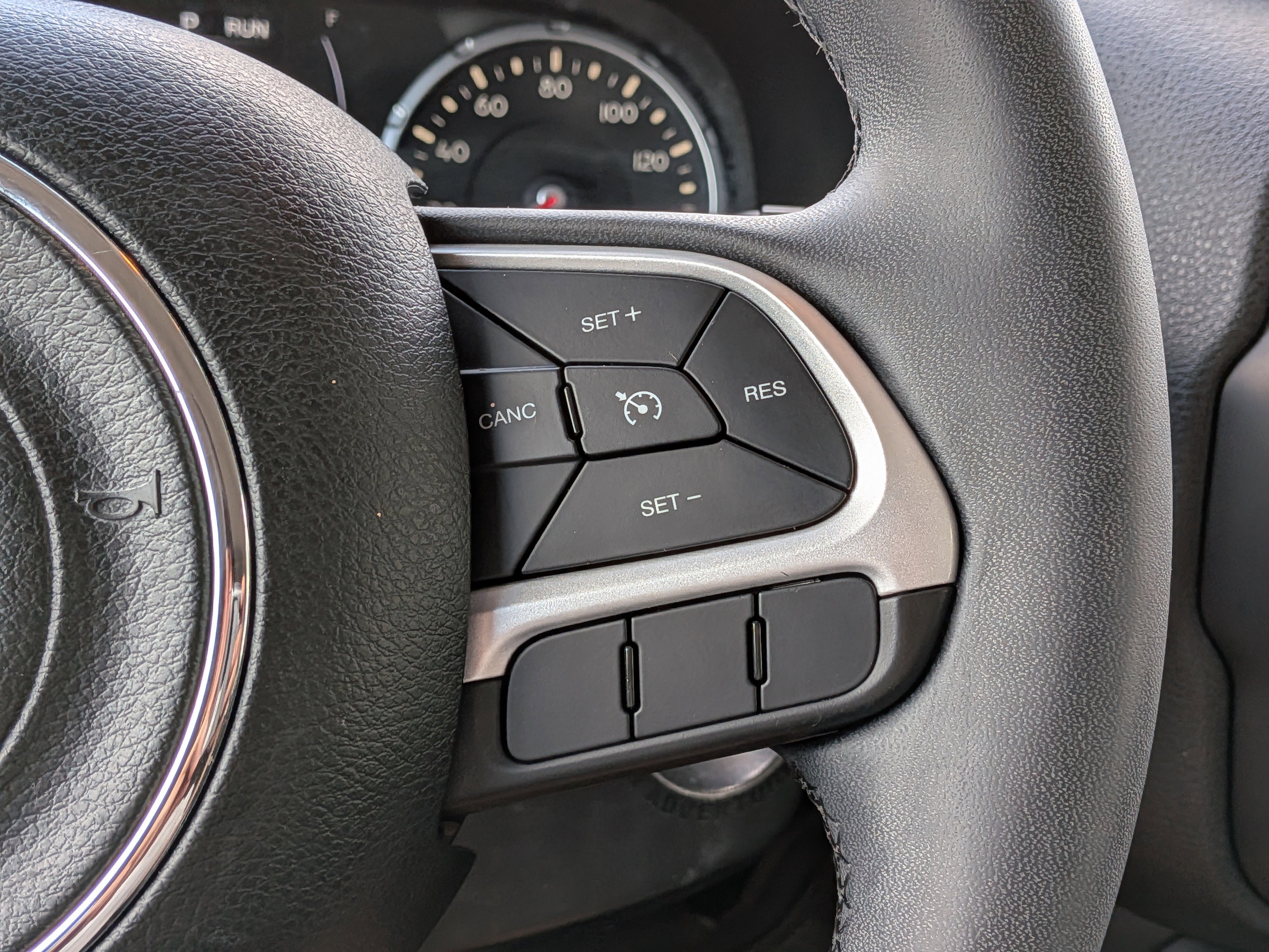 Used 2018 Jeep Renegade Latitude FWD image 21