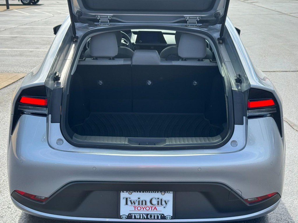 Certified 2023 Toyota Prius LE AWD/4WD image 5