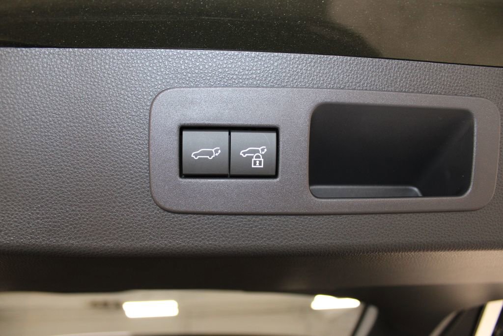 Used 2025 Lexus LX 700h Luxury image 32