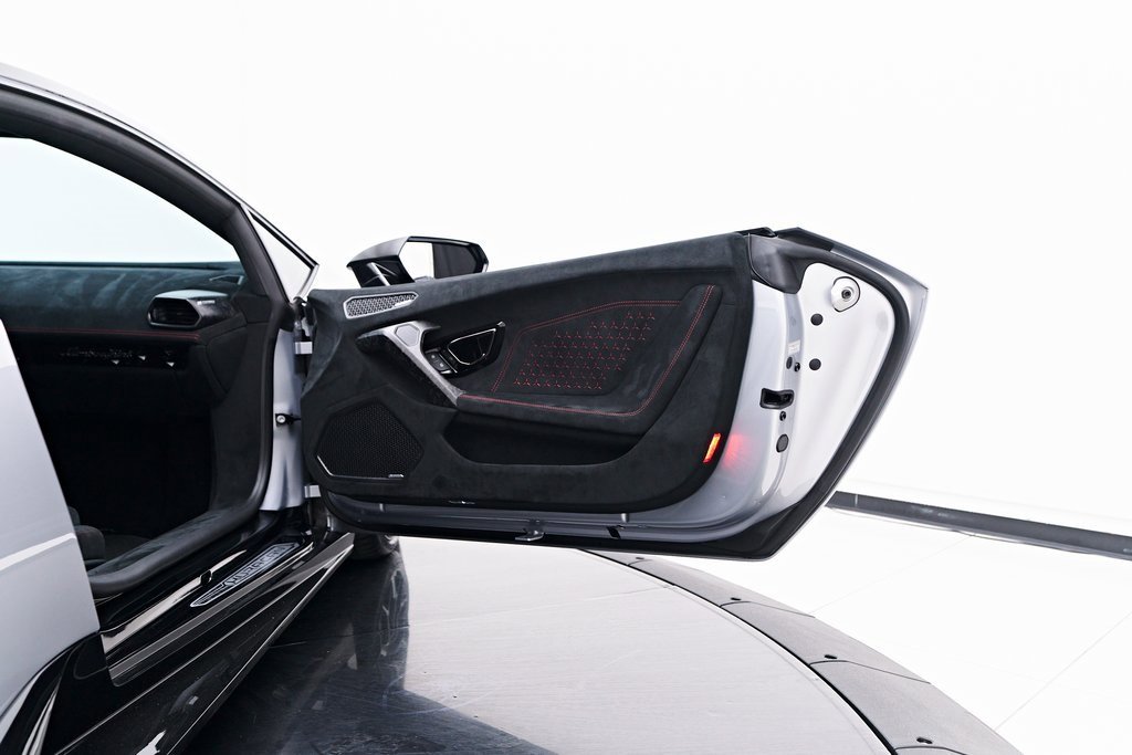 Used 2018 Lamborghini Huracan Performante image 45