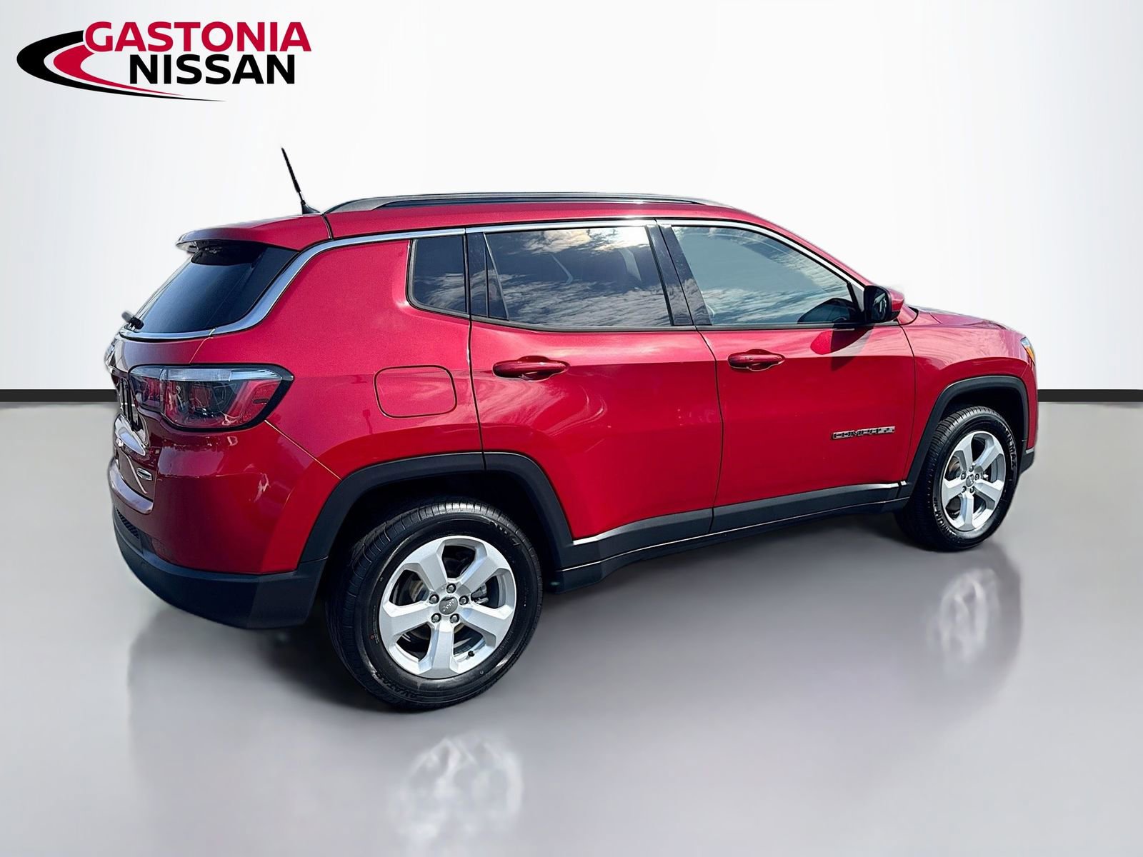 Used 2018 Jeep Compass Latitude image 9