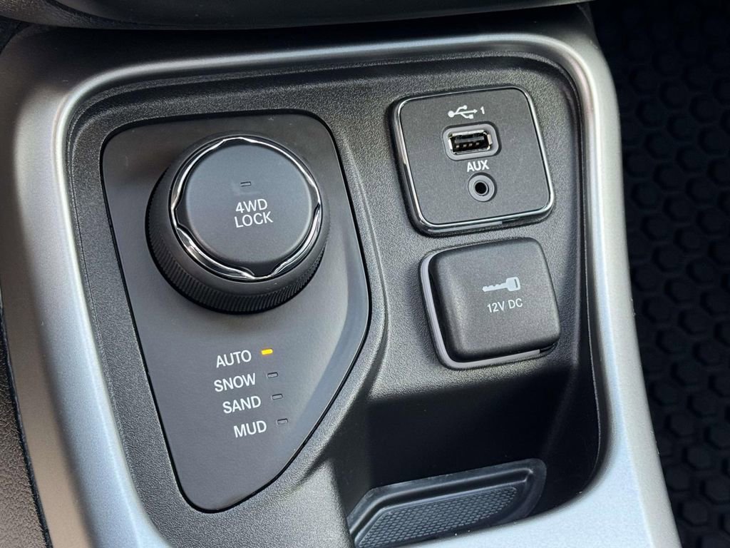 Used 2021 Jeep Compass Latitude w/ Convenience Group AWD/4WD image 24