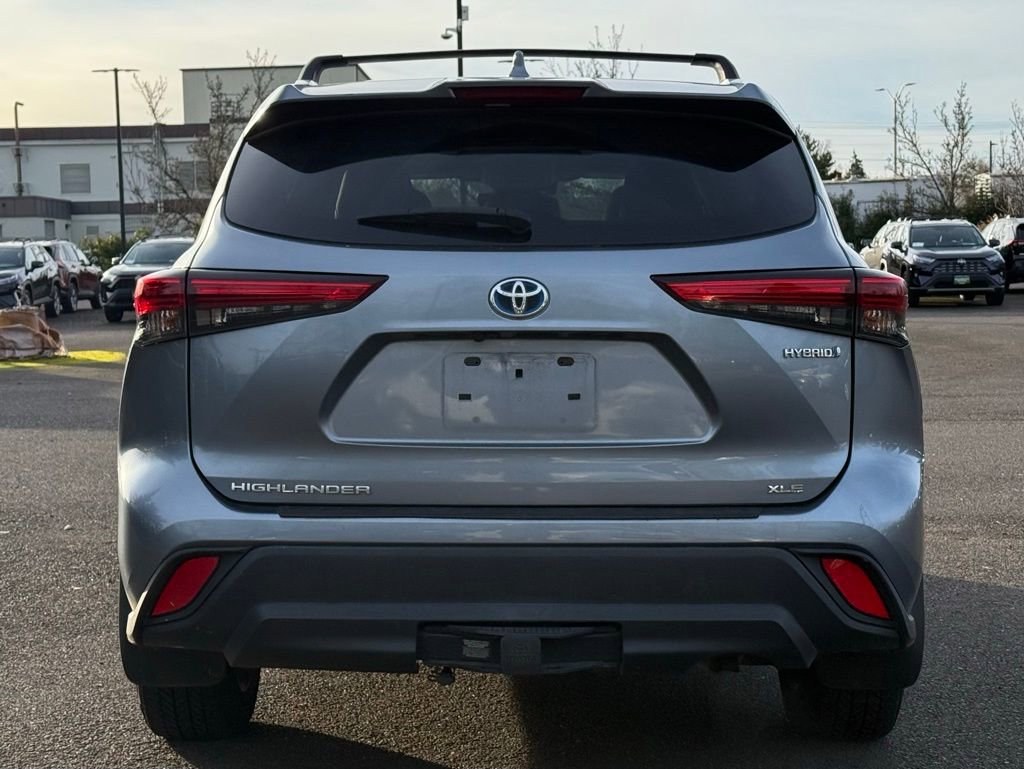 Used 2021 Toyota Highlander XLE image 4
