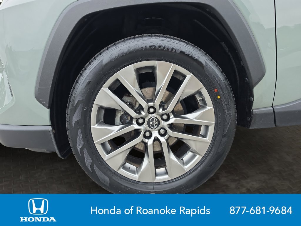 Used 2019 Toyota RAV4 XLE Premium FWD image 9