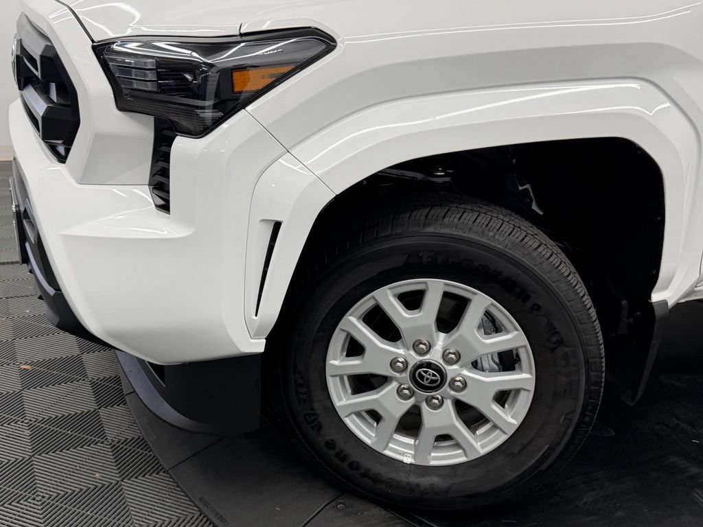 Used 2026 Toyota Tacoma SR5 AWD/4WD image 5