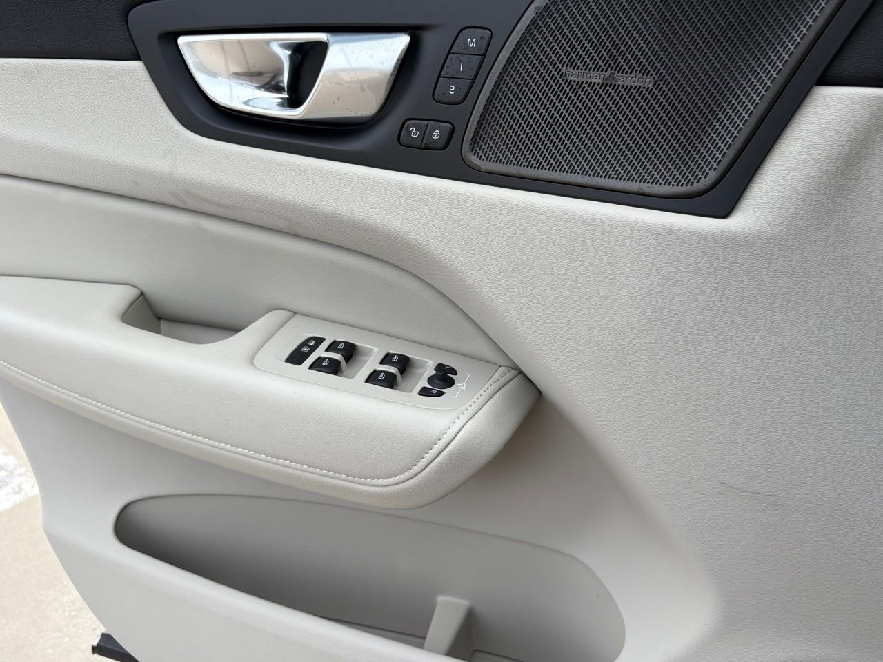 New 2026 Volvo XC60 B5 Ultra w/ Protection Package Premier image 17