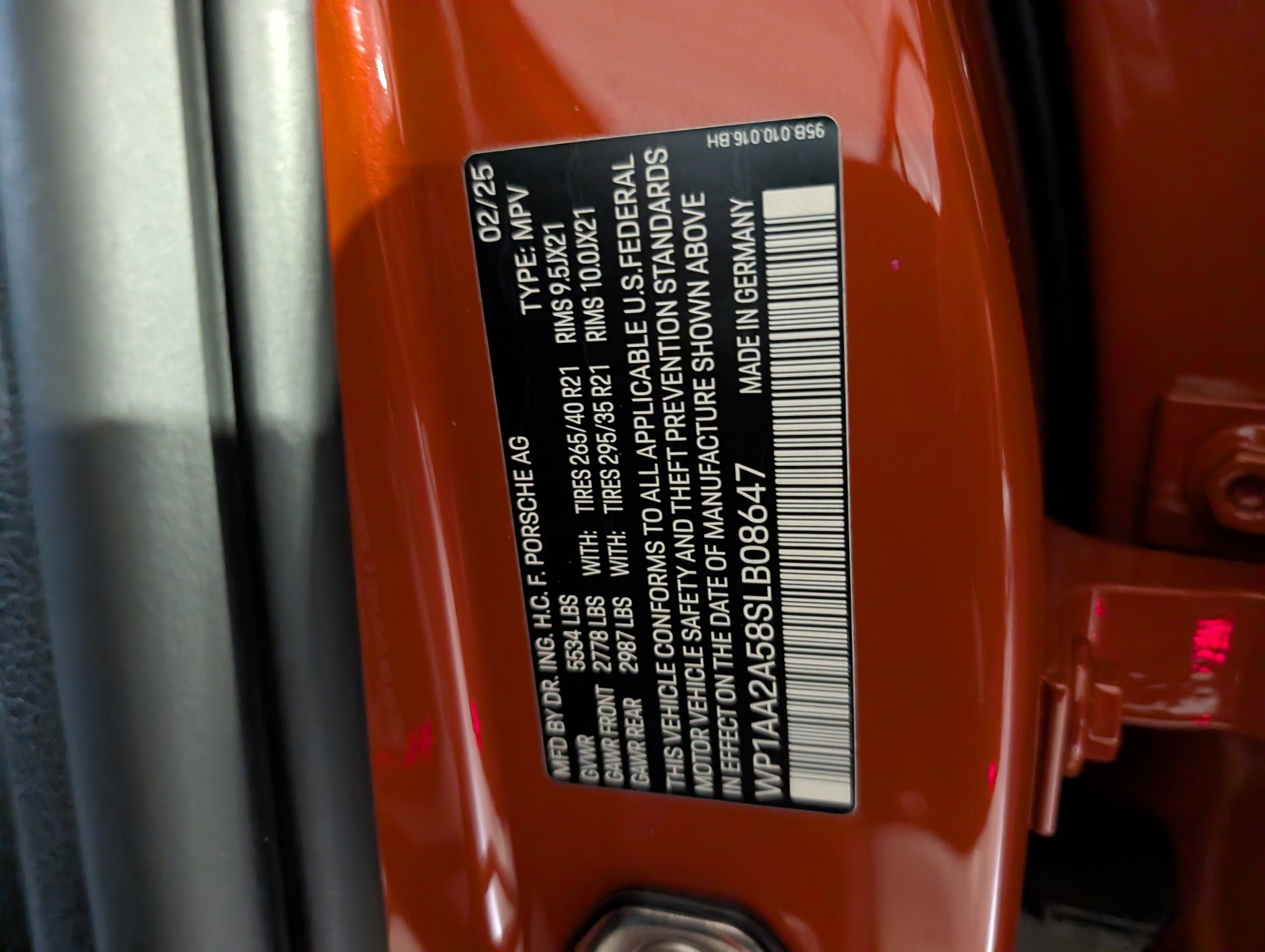 Certified 2025 Porsche Macan image 42