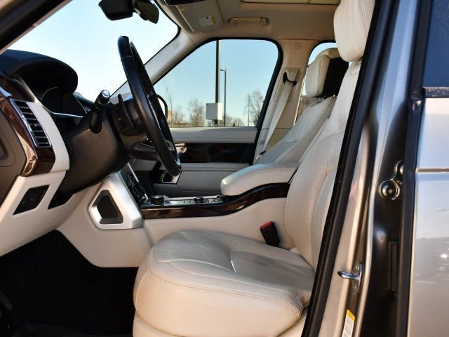 Used 2020 Land Rover Range Rover HSE image 12
