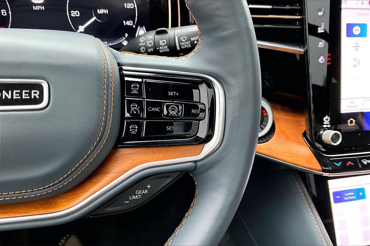 Used 2022 Jeep Grand Wagoneer Series III image 32