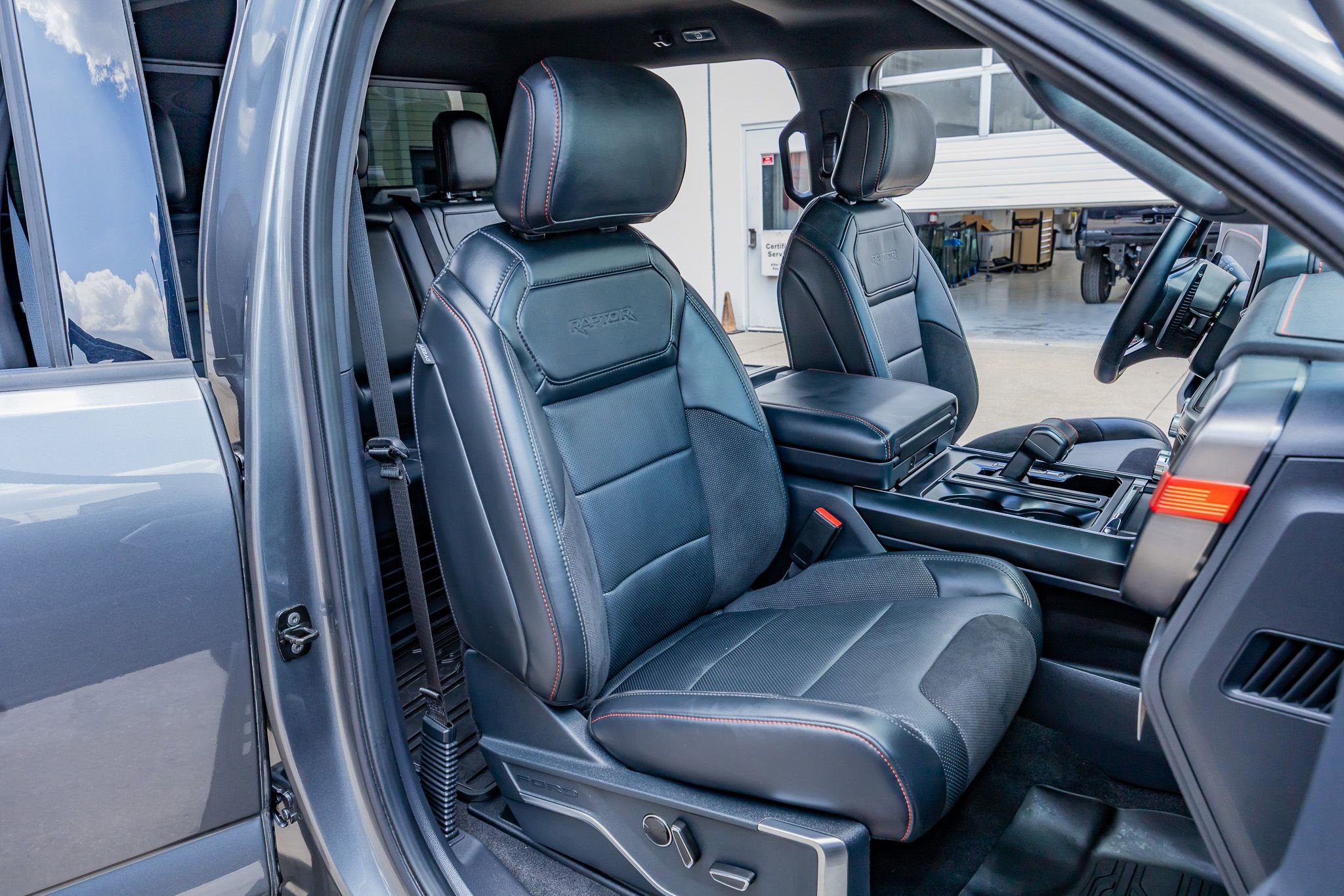 Used 2025 Ford F150 Raptor AWD/4WD image 32