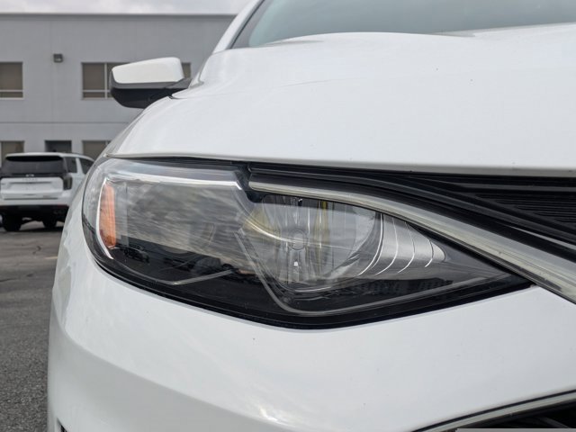 Used 2022 Chevrolet Malibu LT w/ Leather Package image 9