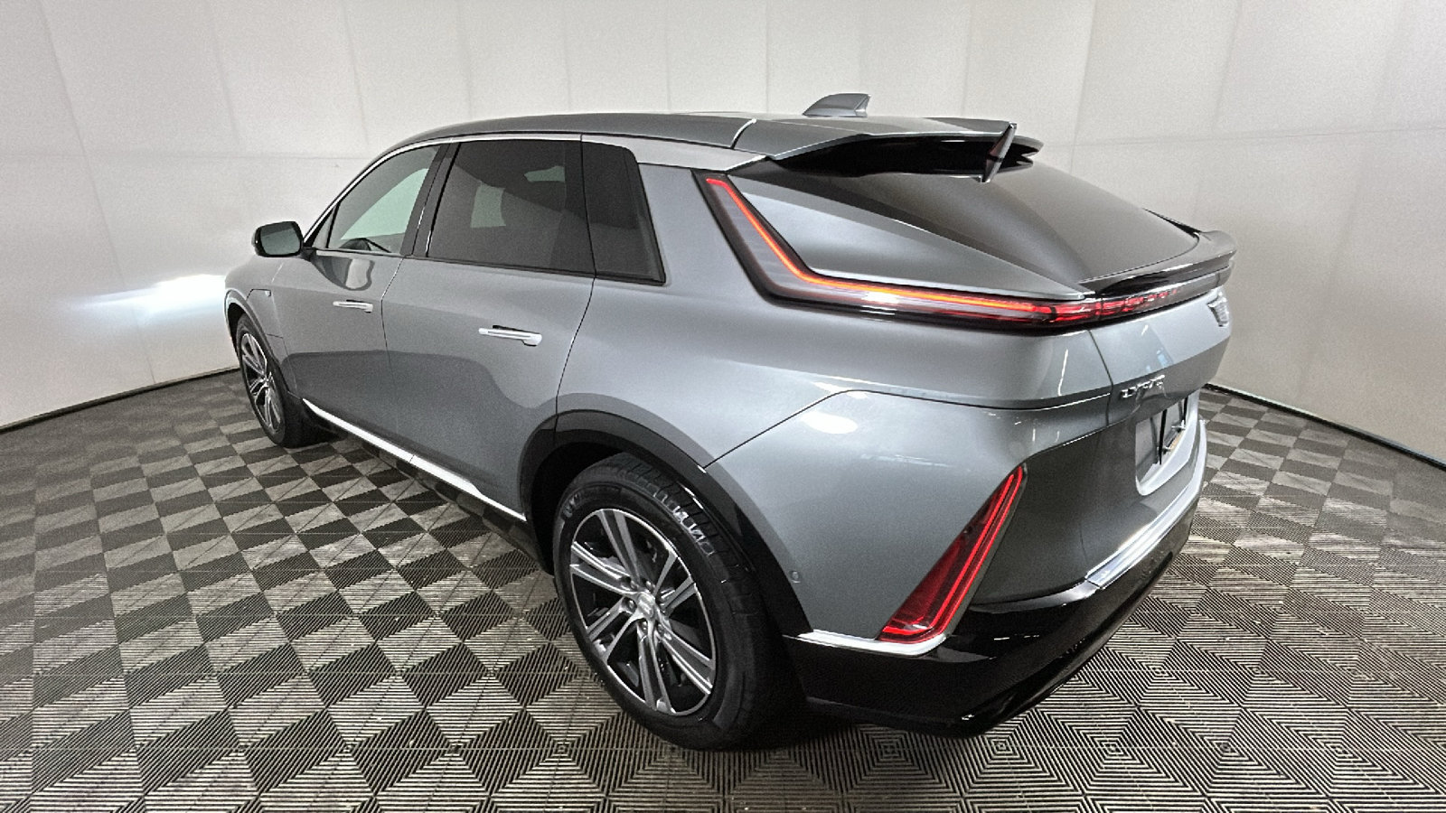 Used 2024 Cadillac Lyriq Luxury AWD/4WD image 5