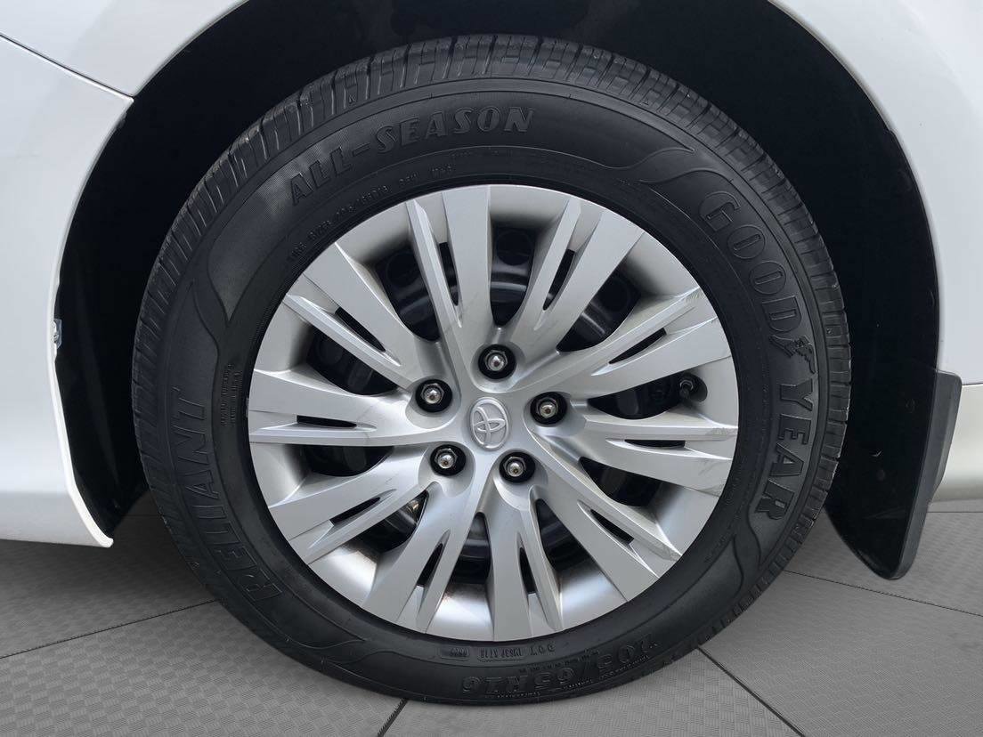 Used 2014 Toyota Camry LE FWD image 9