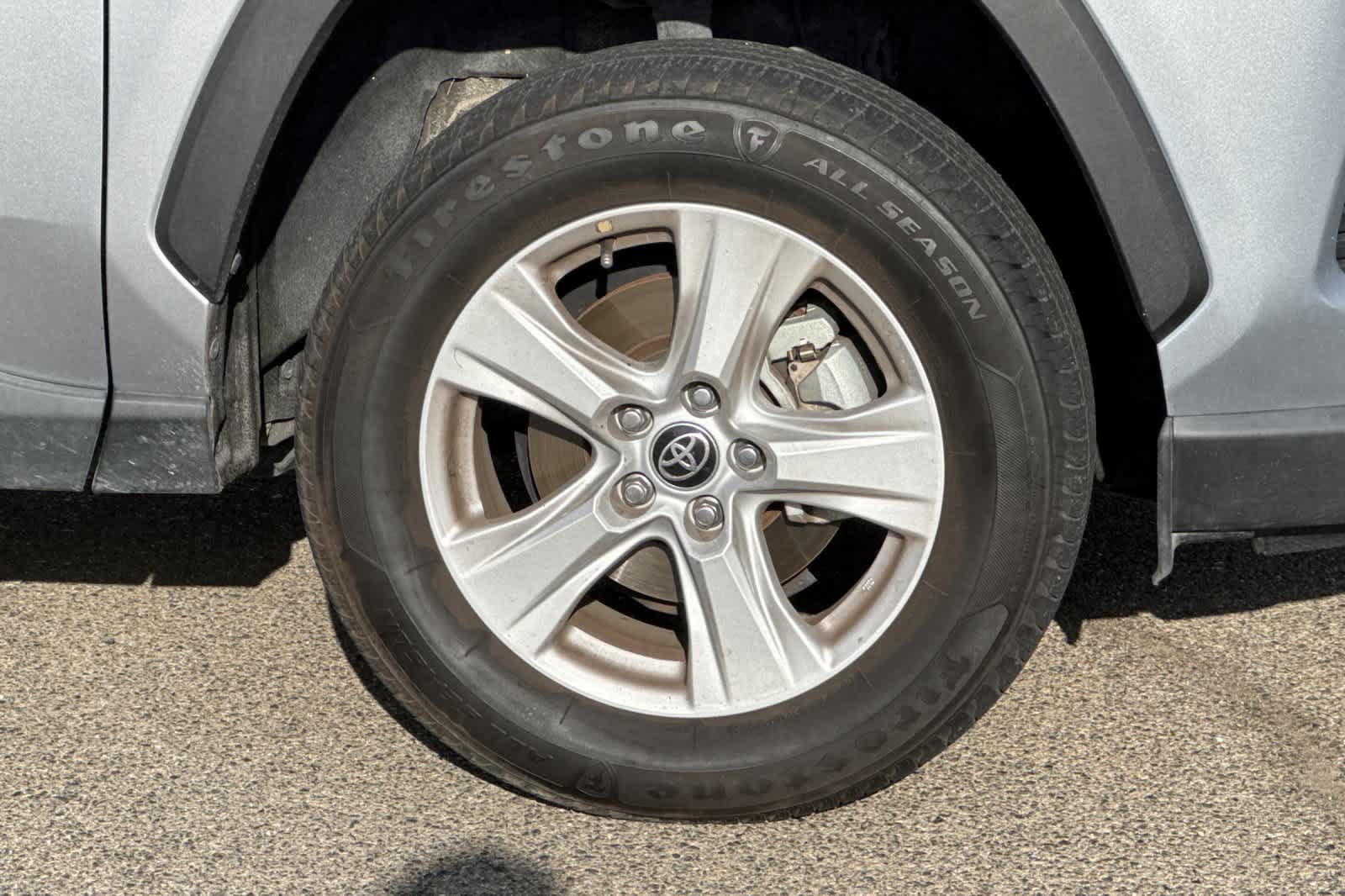 Used 2021 Toyota RAV4 XLE AWD/4WD image 18