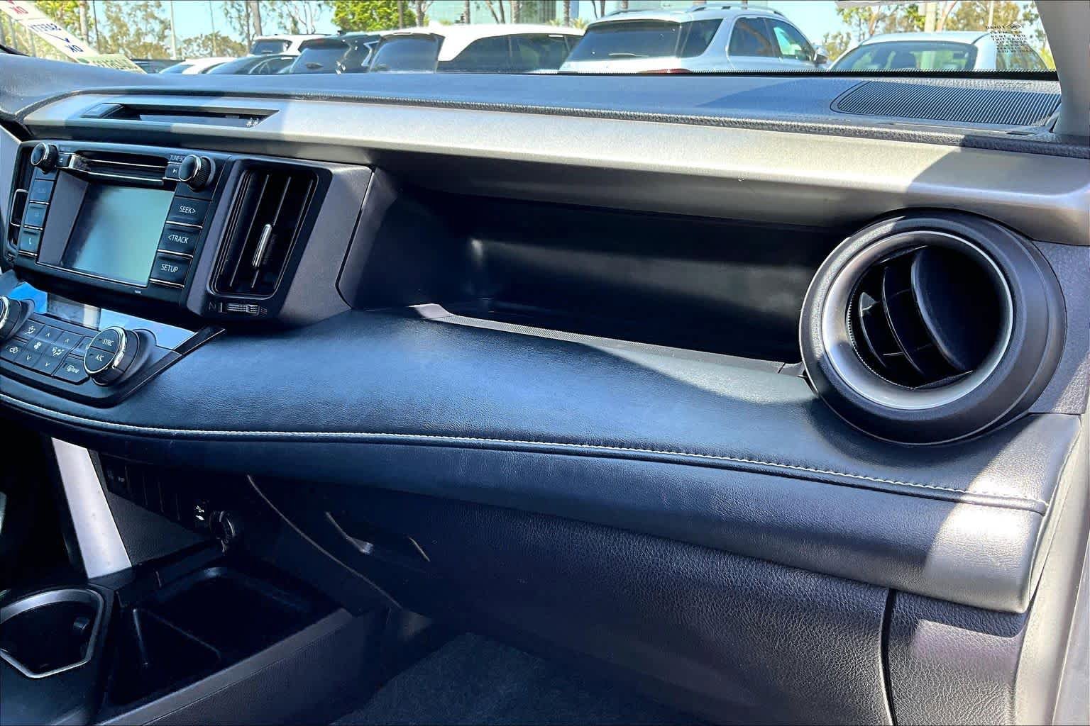 Used 2018 Toyota RAV4 XLE FWD image 16