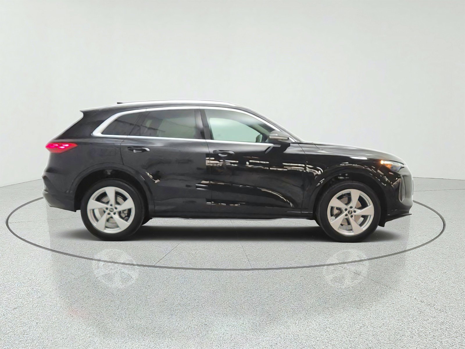 Used 2025 Audi Q5 Premium Plus w/ Premium Plus AWD/4WD image 4