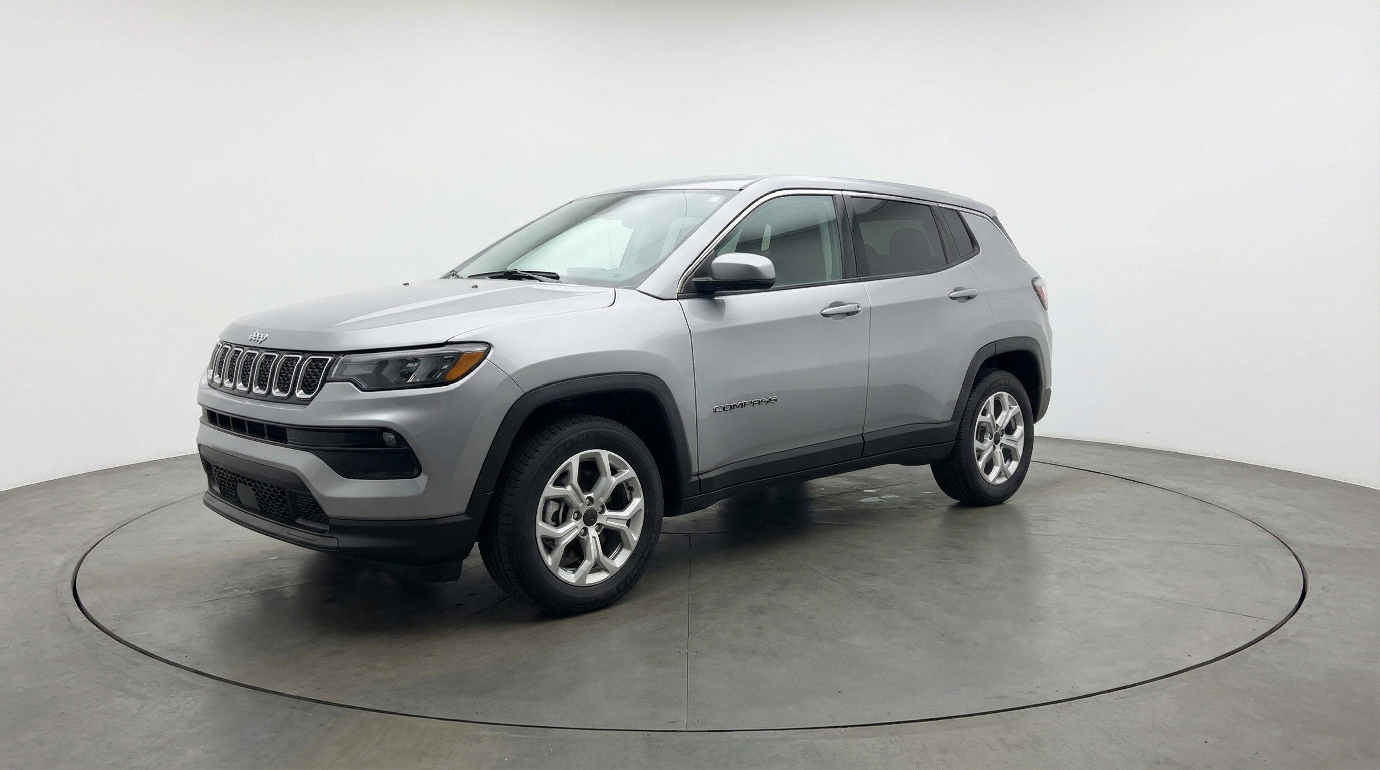 Used 2025 Jeep Compass Latitude image 3