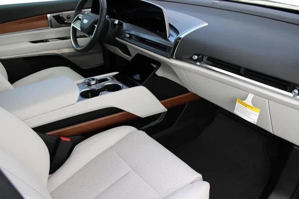 New 2026 Cadillac Vistiq Luxury image 22