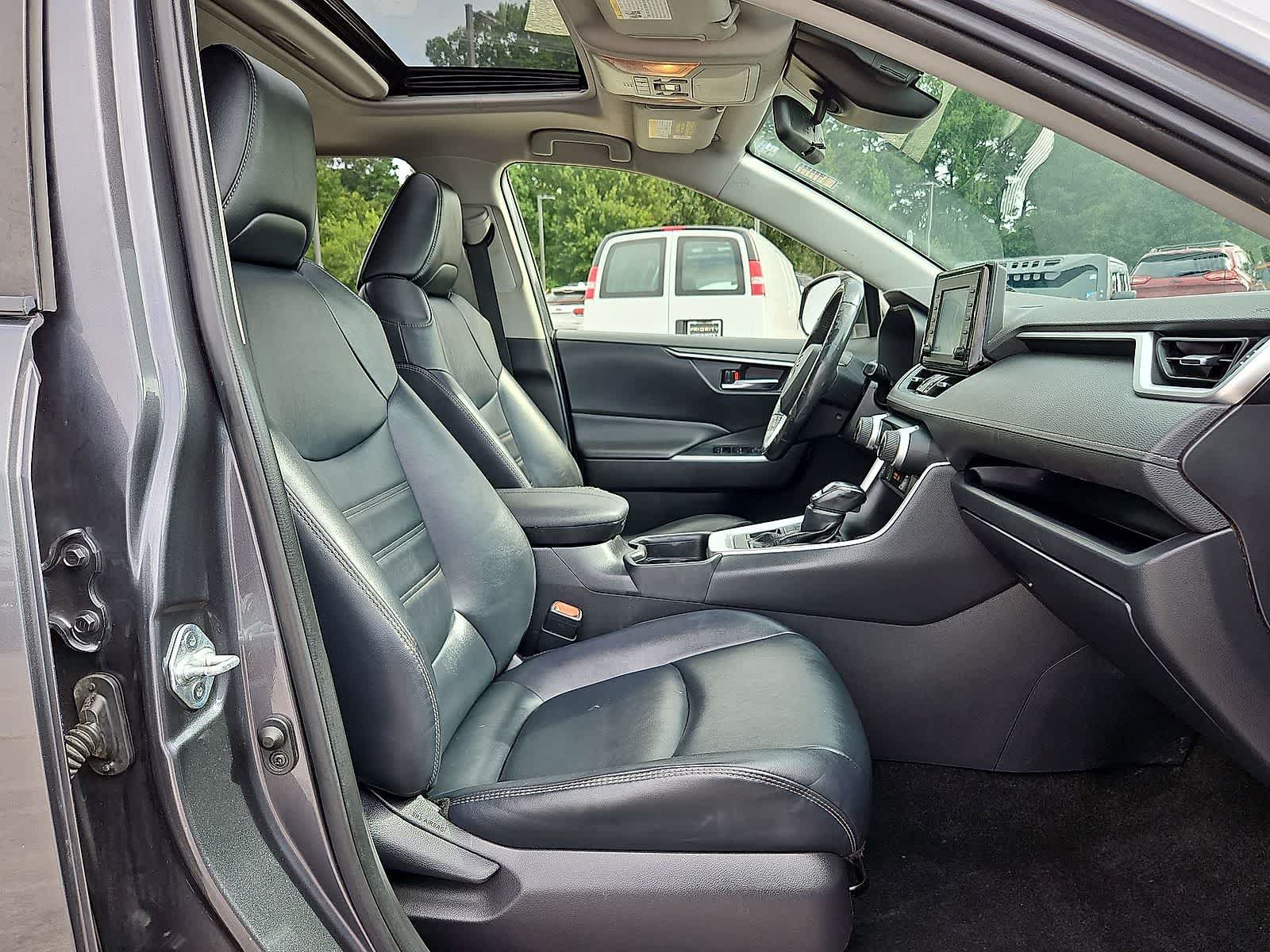 Used 2019 Toyota RAV4 XLE Premium w/ Cold Weather Package AWD/4WD image 33