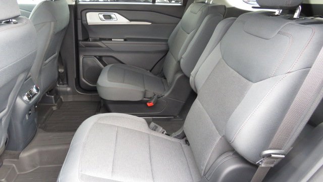 Used 2025 Ford Explorer Active image 6