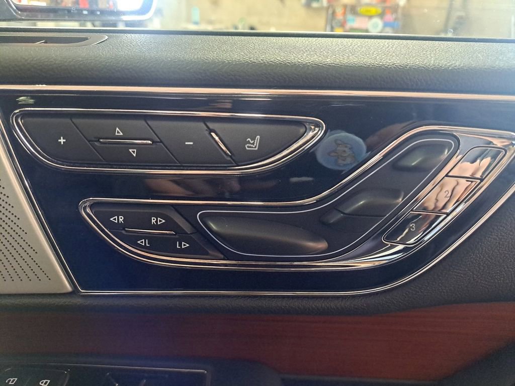 Used 2019 Lincoln Navigator Reserve image 23