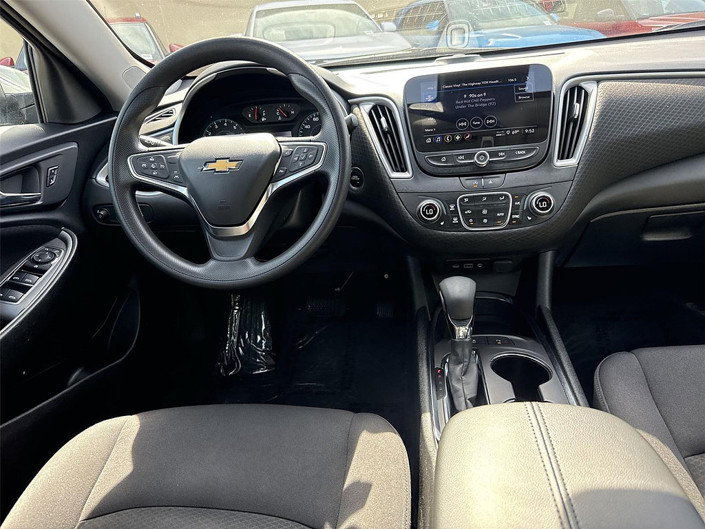 Used 2025 Chevrolet Malibu LT FWD image 17