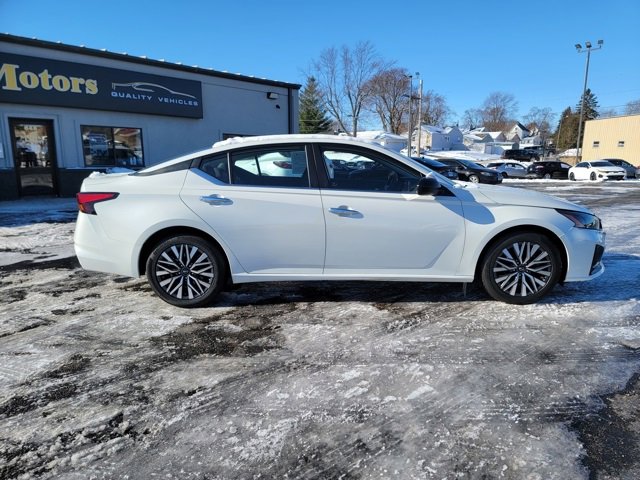 Used 2024 Nissan Altima 2.5 SV image 8
