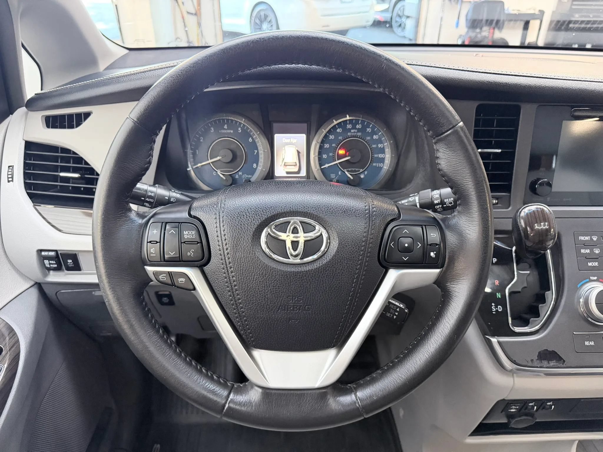 Used 2017 Toyota Sienna XLE FWD image 13