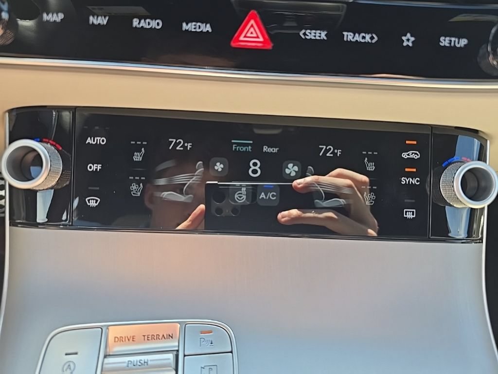 New 2027 Genesis GV70 2.5T Sport Prestige AWD/4WD image 13