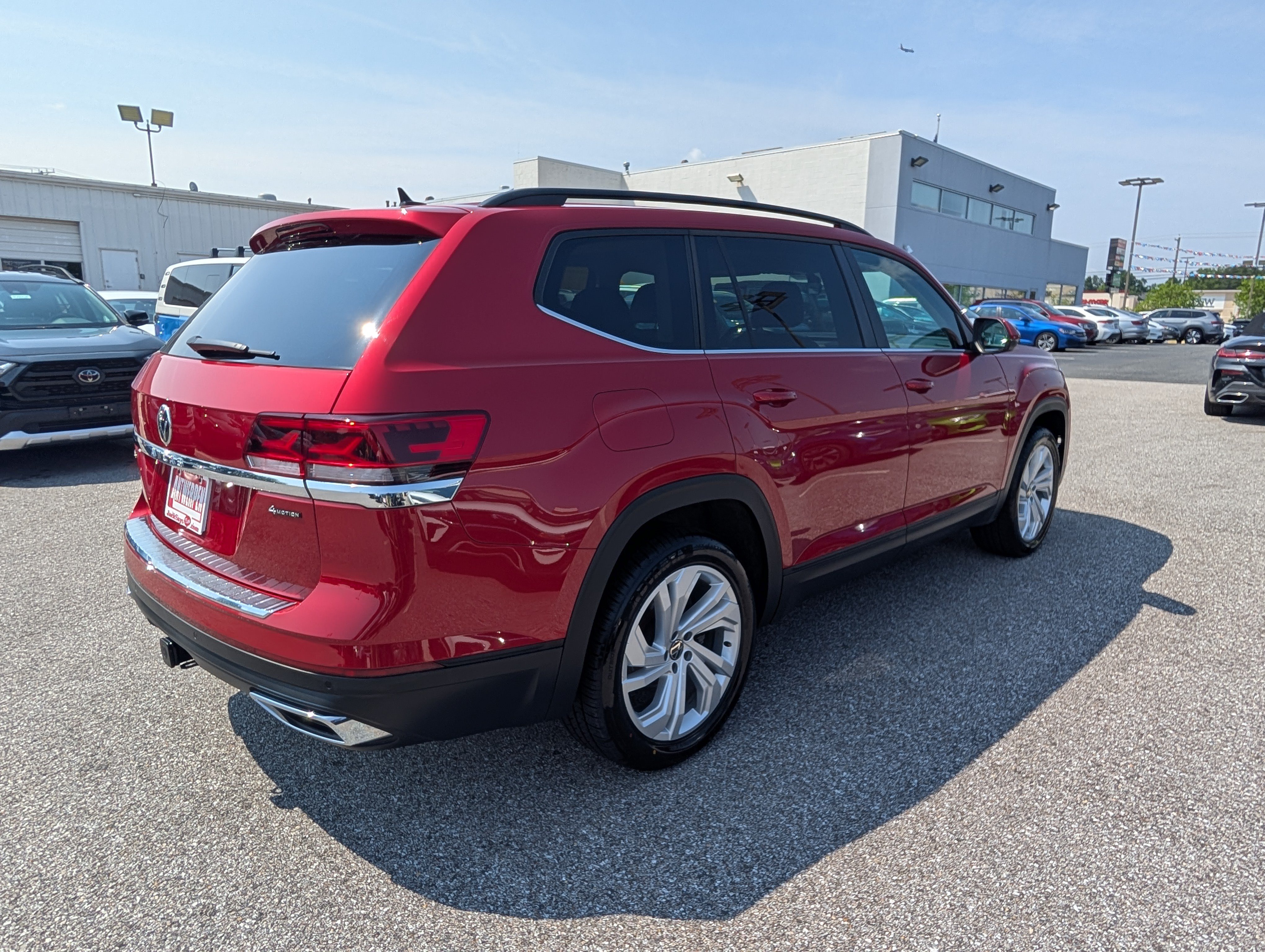 Used 2023 Volkswagen Atlas SE AWD/4WD image 3