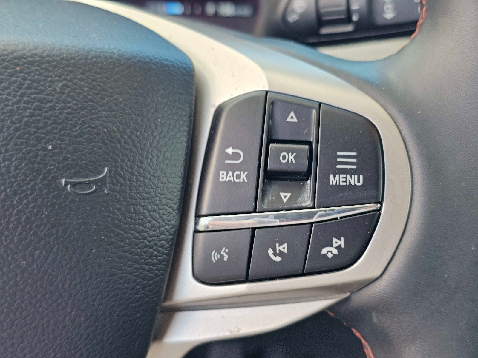 Used 2026 Ford Explorer Active w/ Active Comfort Package RWD image 19