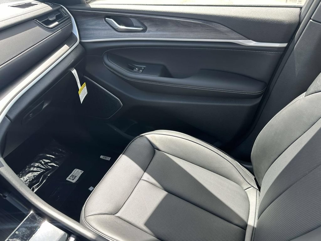 New 2026 Jeep Grand Cherokee Limited AWD/4WD image 18