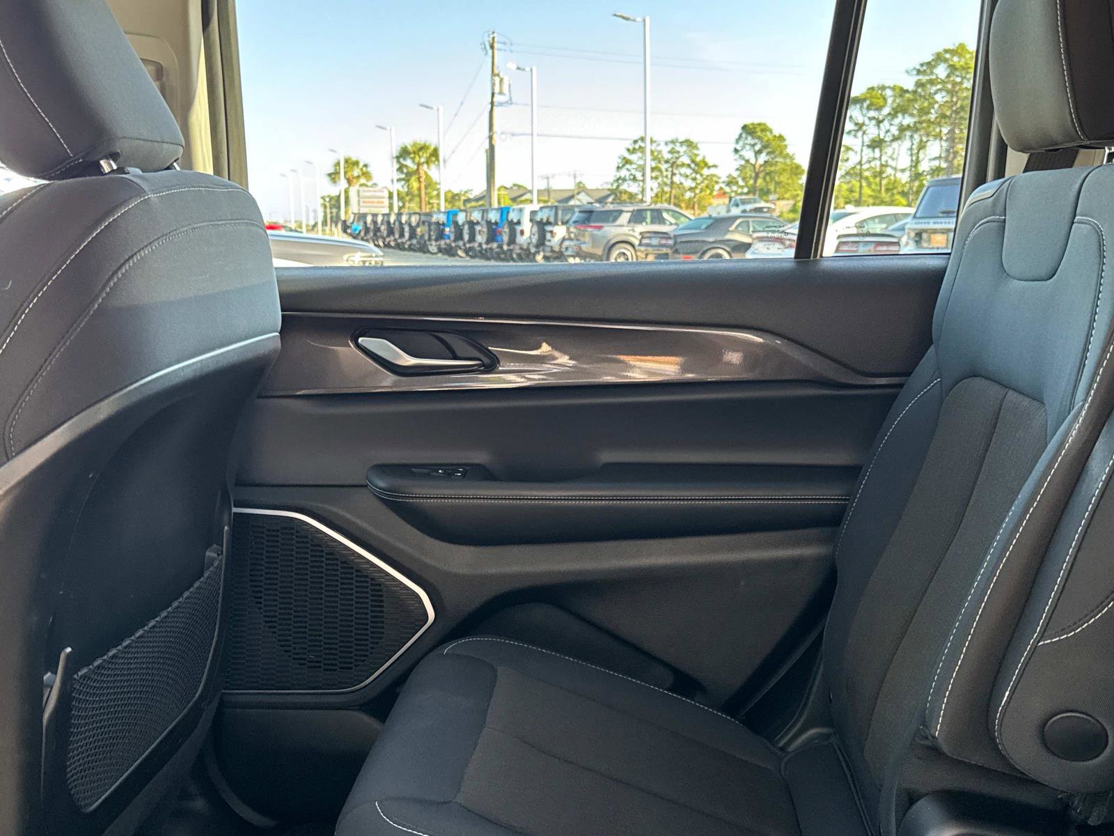 Certified 2022 Jeep Grand Cherokee L Laredo w/ Luxury Tech Group I image 15