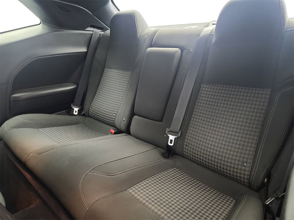Used 2019 Dodge Challenger SXT image 19