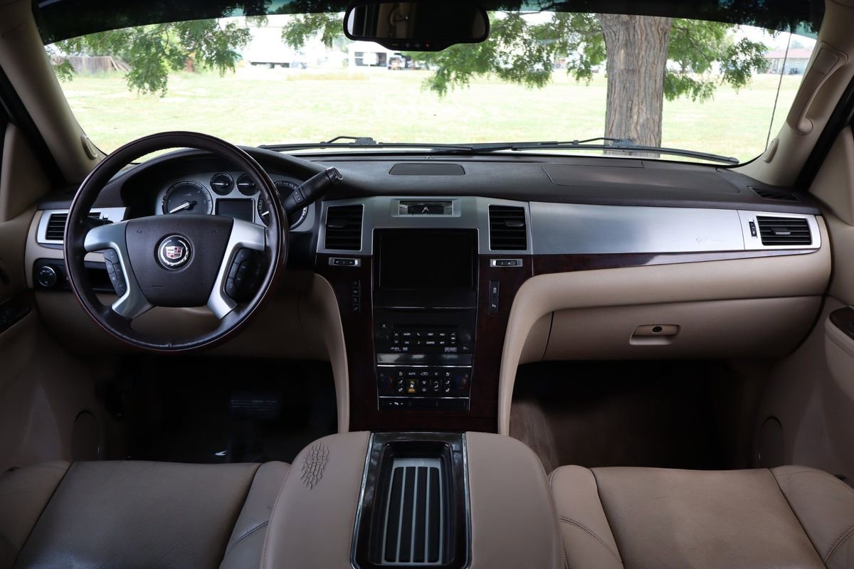 Used 2012 Cadillac Escalade EXT Luxury image 17