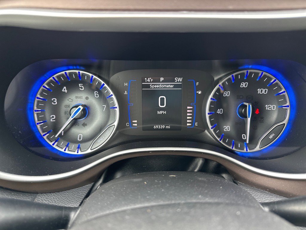 Used 2022 Chrysler Voyager LX image 28