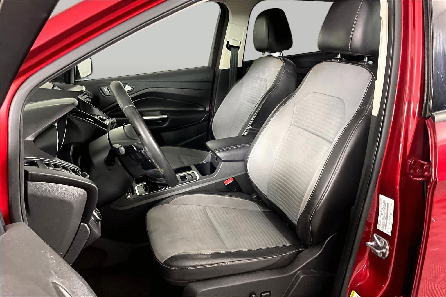 Used 2017 Ford Escape SE w/ Equipment Group 201A FWD image 8