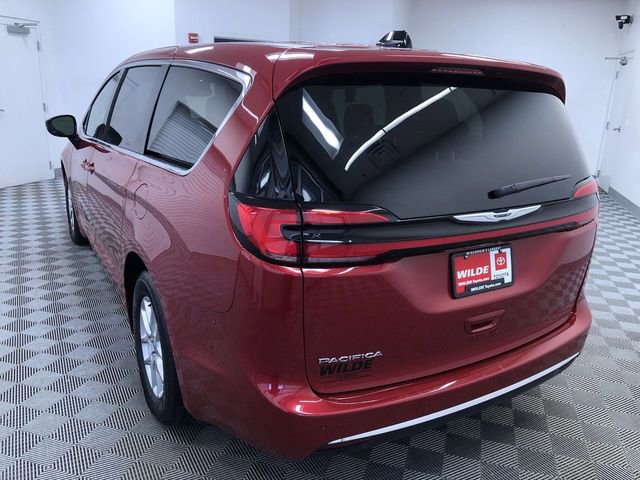Used 2025 Chrysler Pacifica Select image 13