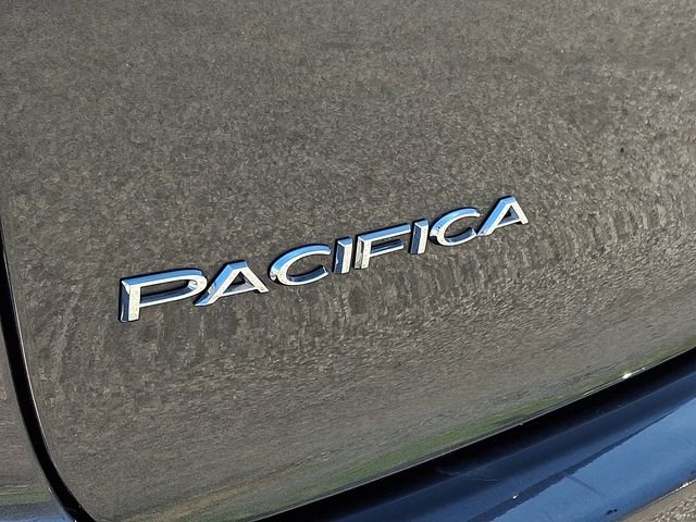 Used 2023 Chrysler Pacifica Touring-L FWD image 30