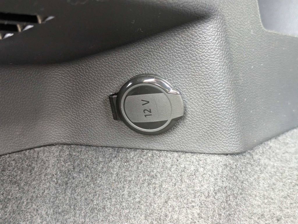 Certified 2023 Volkswagen Tiguan SEL R-Line image 14