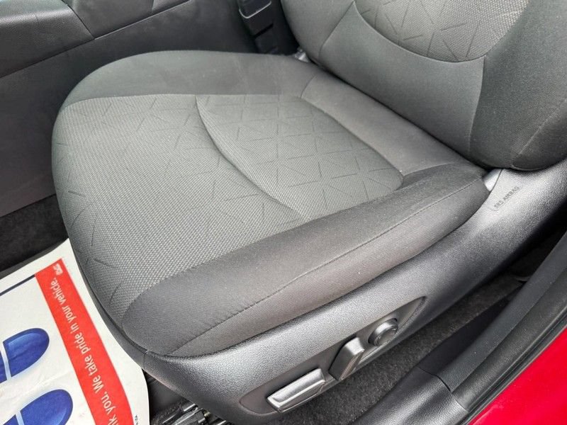 Used 2023 Toyota RAV4 XLE w/ Convenience Package AWD/4WD image 17