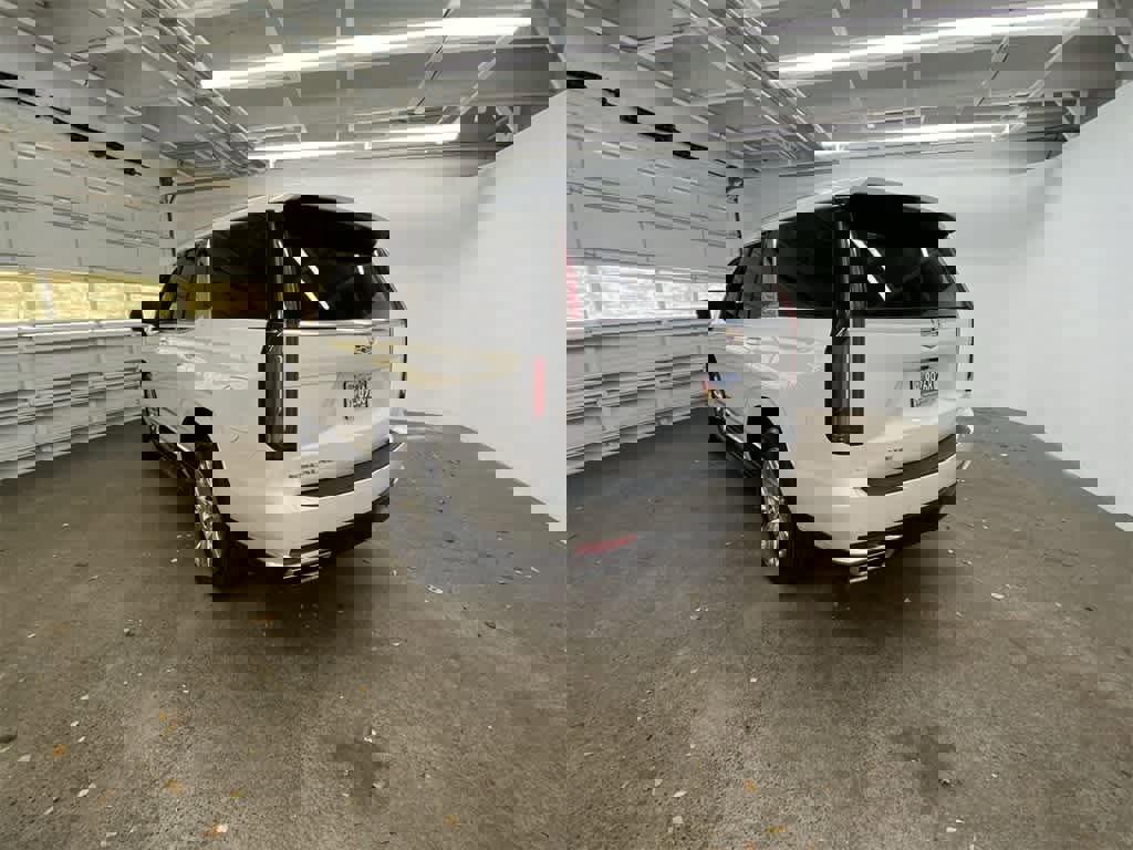 Used 2023 Cadillac Escalade Premium Luxury image 4