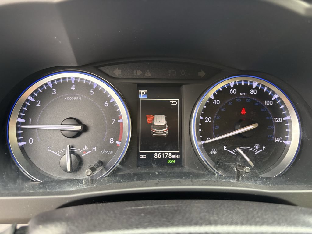 Used 2018 Toyota Highlander XLE FWD image 17