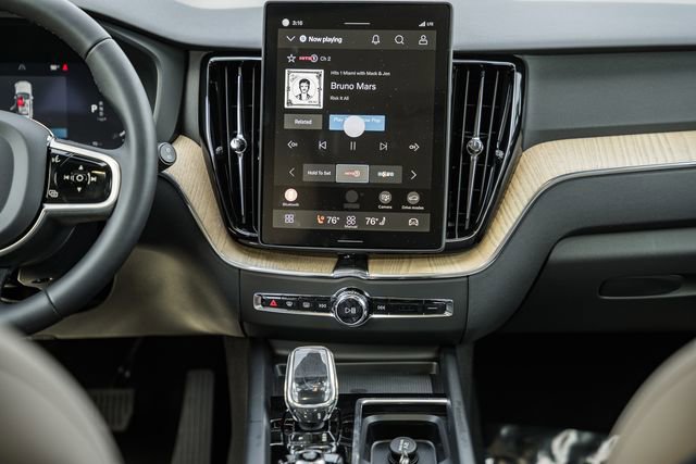 New 2026 Volvo XC60 B5 Plus w/ Climate Package image 22