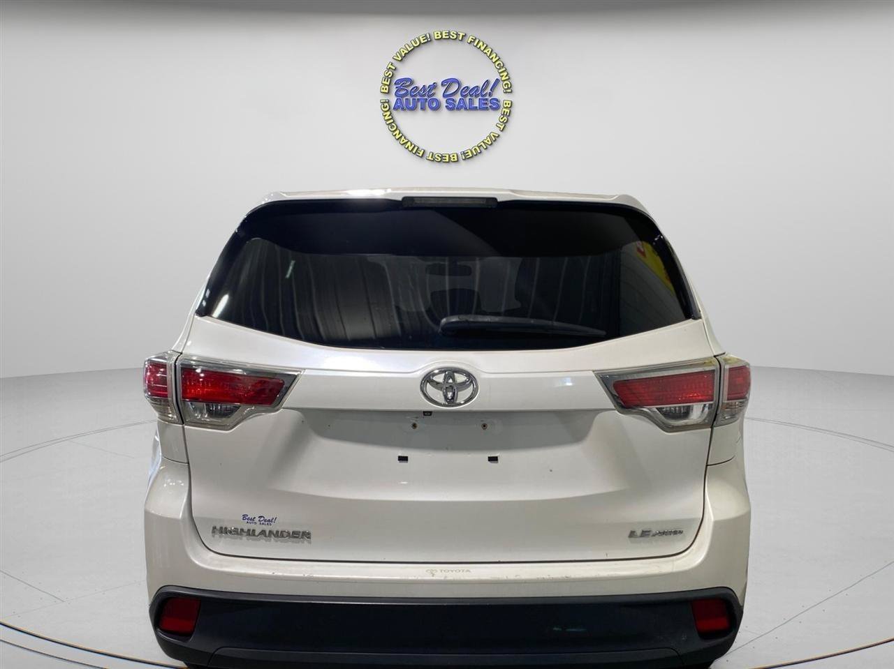 Used 2014 Toyota Highlander LE AWD/4WD image 4