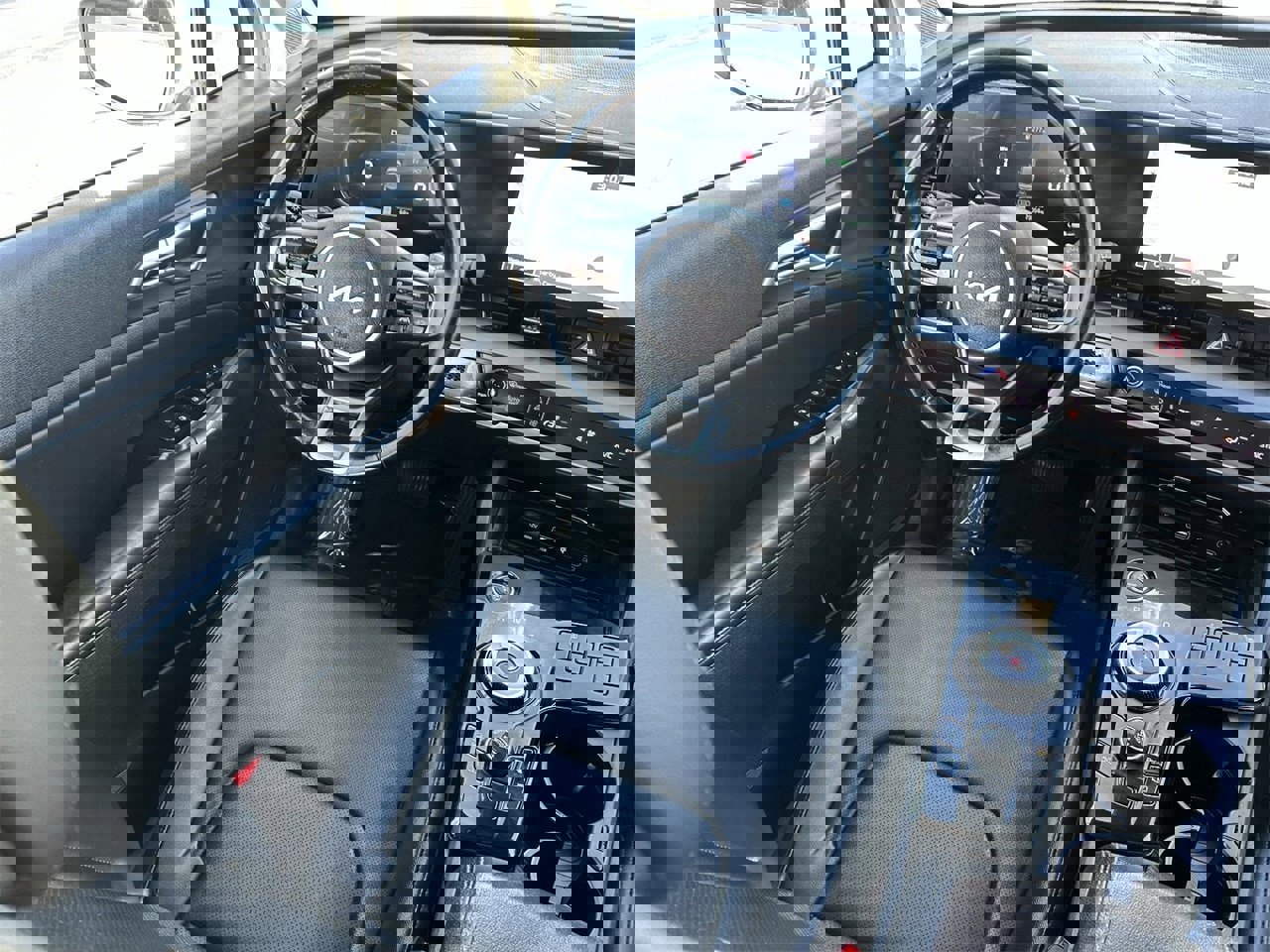 Used 2024 Kia Sportage EX image 16