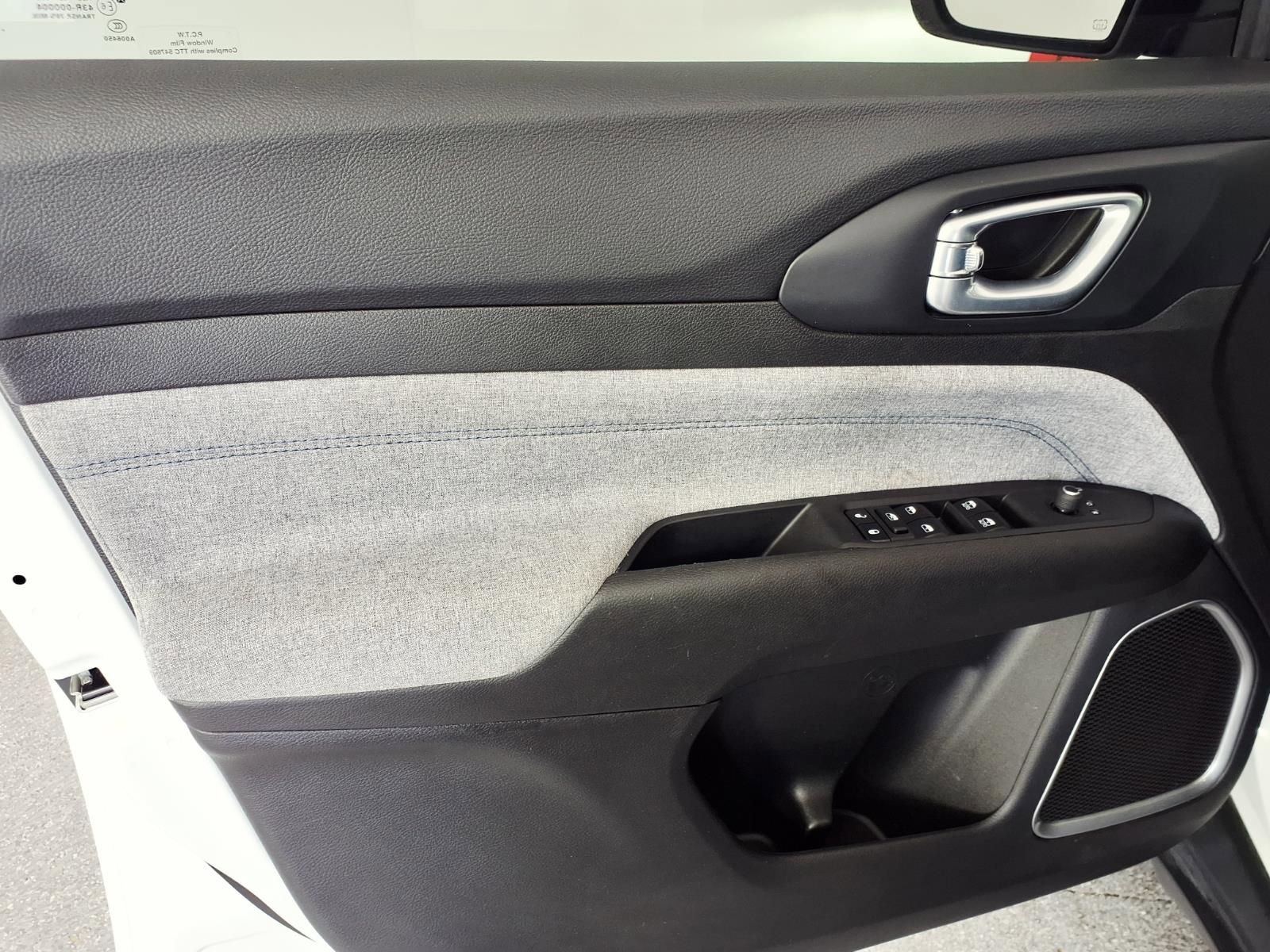 Used 2023 Jeep Compass Sport image 13